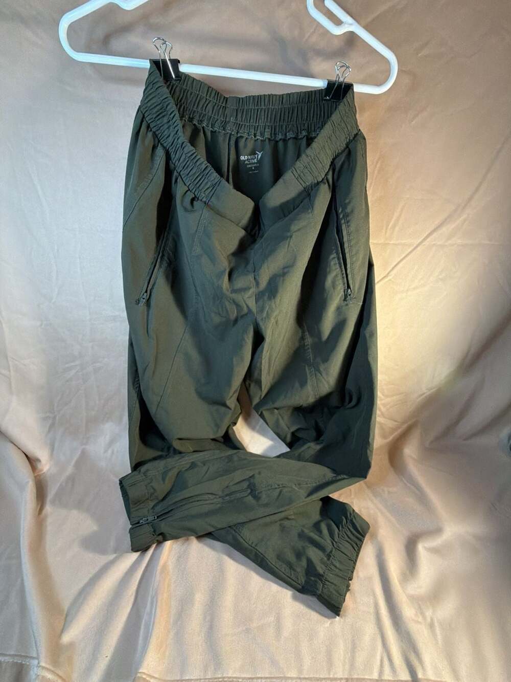 Old Navy Active StretchTech Pants Size M Green Athletic Joggers with Zipper